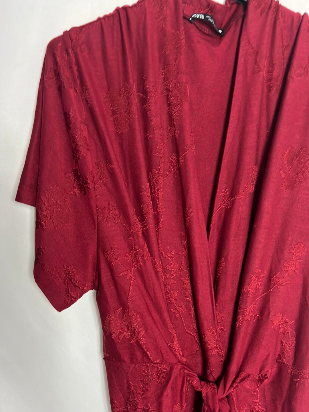 ZARA. Mono largo burdeos estampado. T S