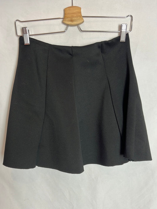 BERSHKA. Falda negra elástica T.l