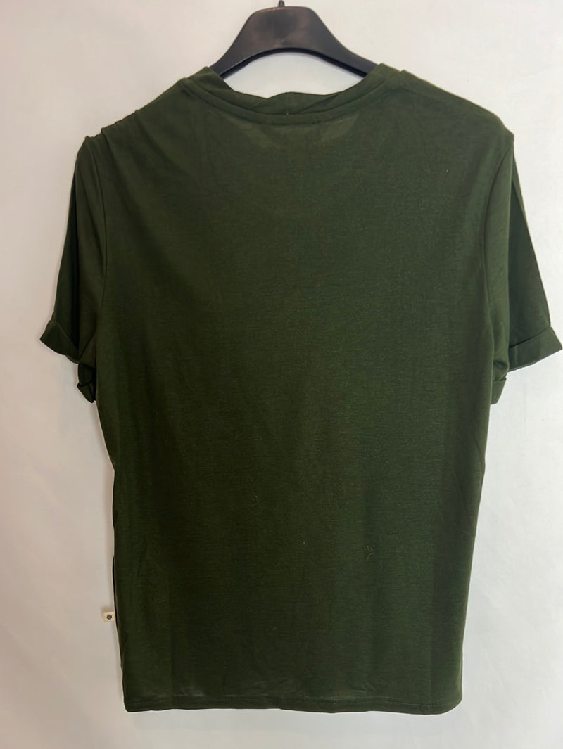 INTROPIA. Camiseta verde logo. T S