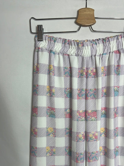 BABYLON. Total look: Vintage-style printed blouse and pants. TM 