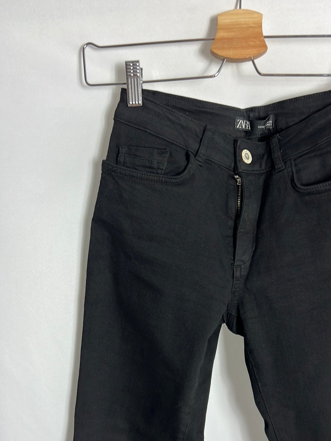 ZARA. Black skinny pants. Size 36
