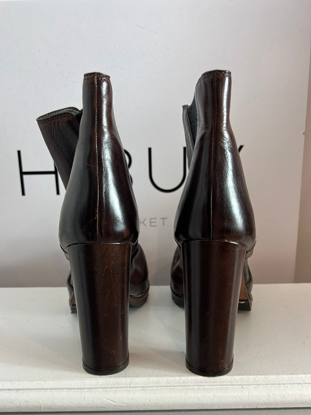 BRUNELLO CUCINELLI. Zapatos marrones estilo botin aperturas. T 37