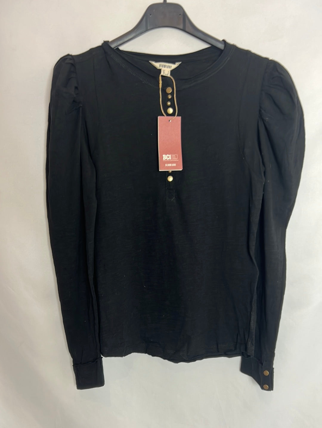 SLOWLOVE. Black puff-shoulder top. TS