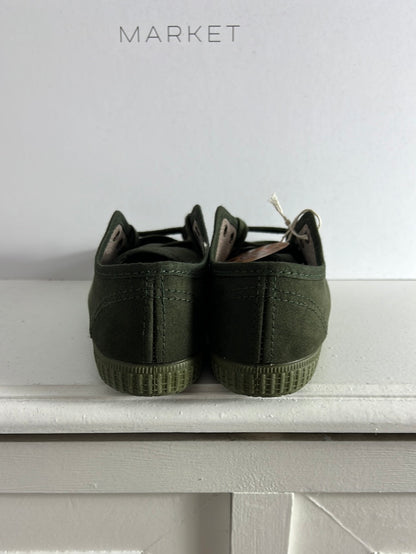 PISAMONAS. Green suede lace-up sneakers. Size 30