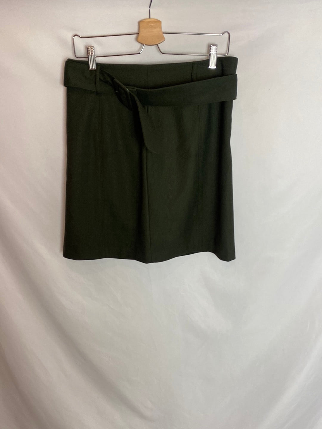 H&amp;M. Short skirt with belt. Size 44