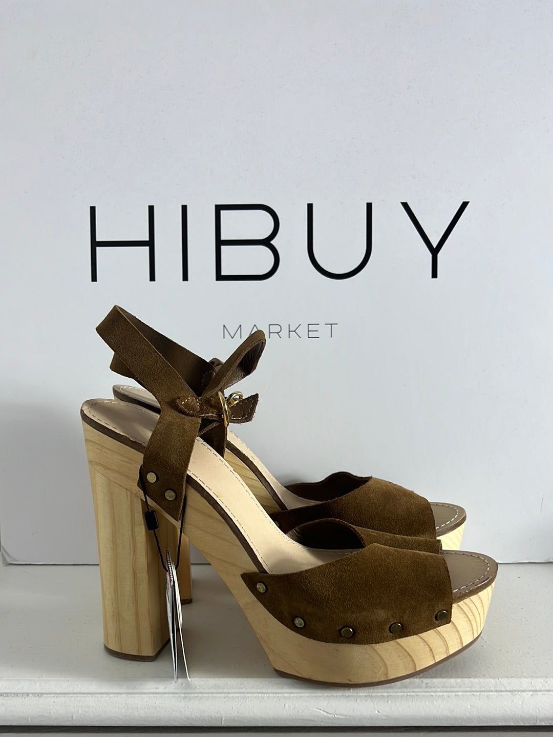 ZARA. Sandalia plataforma madera tachuelas. T 40