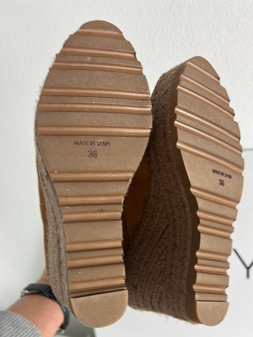 OTRAS. Botines camel suela esparto. T 36