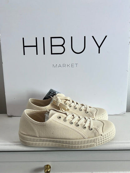 YERSE. Zapatillas beige cordones. T 38