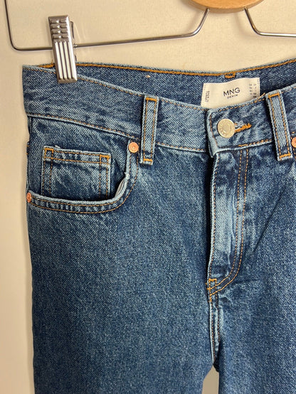 MANGO. Straight-leg jeans. Size 34