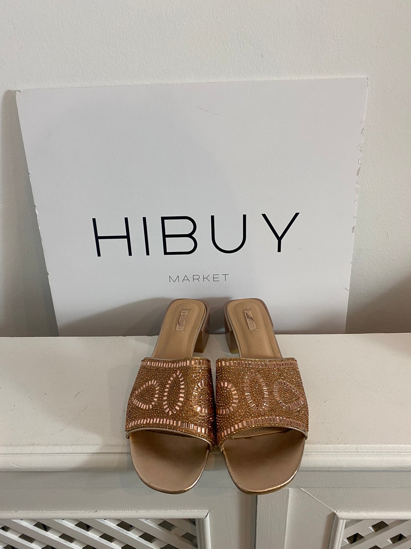 BELLUCCI. Sandalias tacón con brillantes. T.40