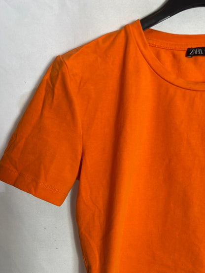 ZARA. Camiseta crop naranja T.s