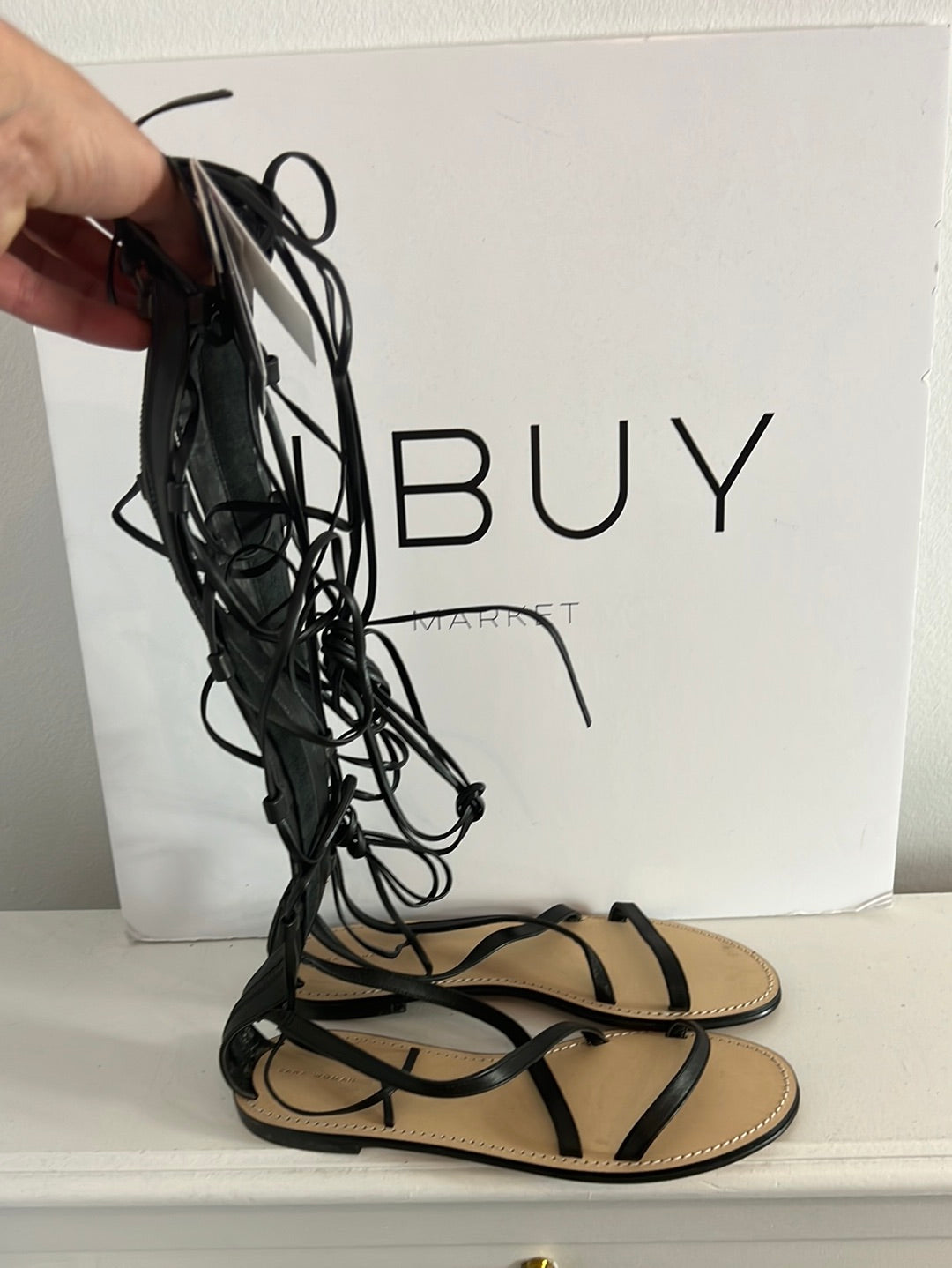 ZARA. Sandalia negra romana T.38