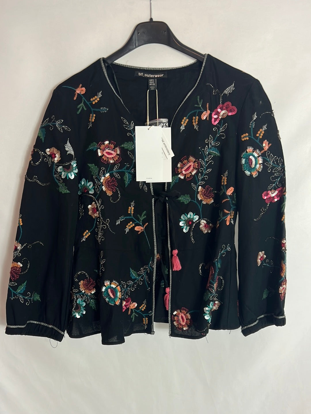 ZARA. Chaqueta negra pedrería. T S