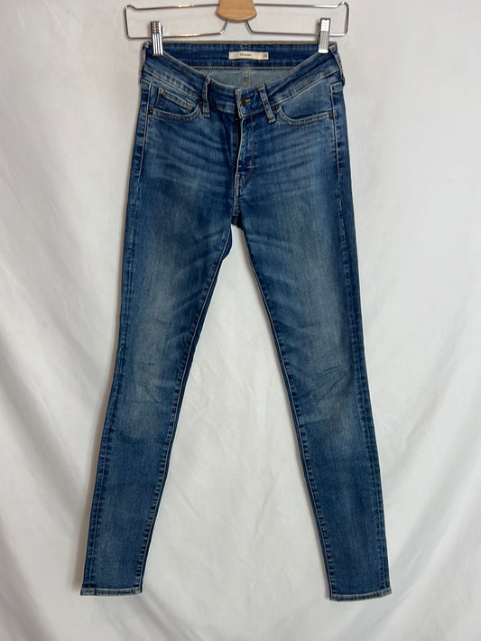 LEVI'S. Medium wash skinny denim pants. Size 26 (36)