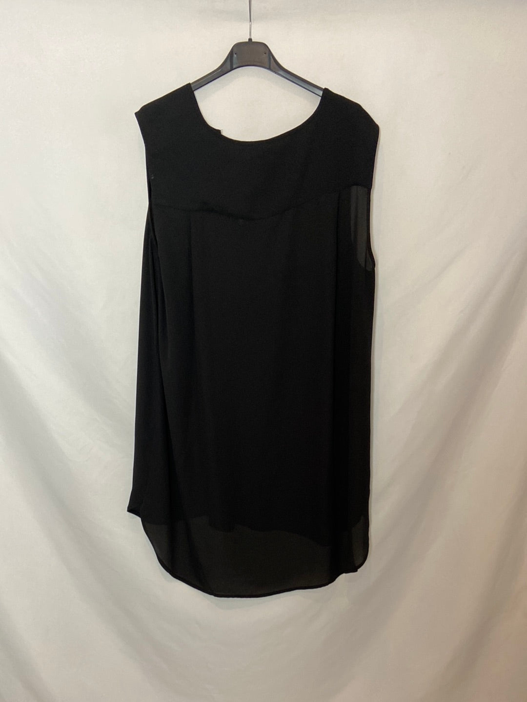 H&M. Blusa negra sin mangas T. 46