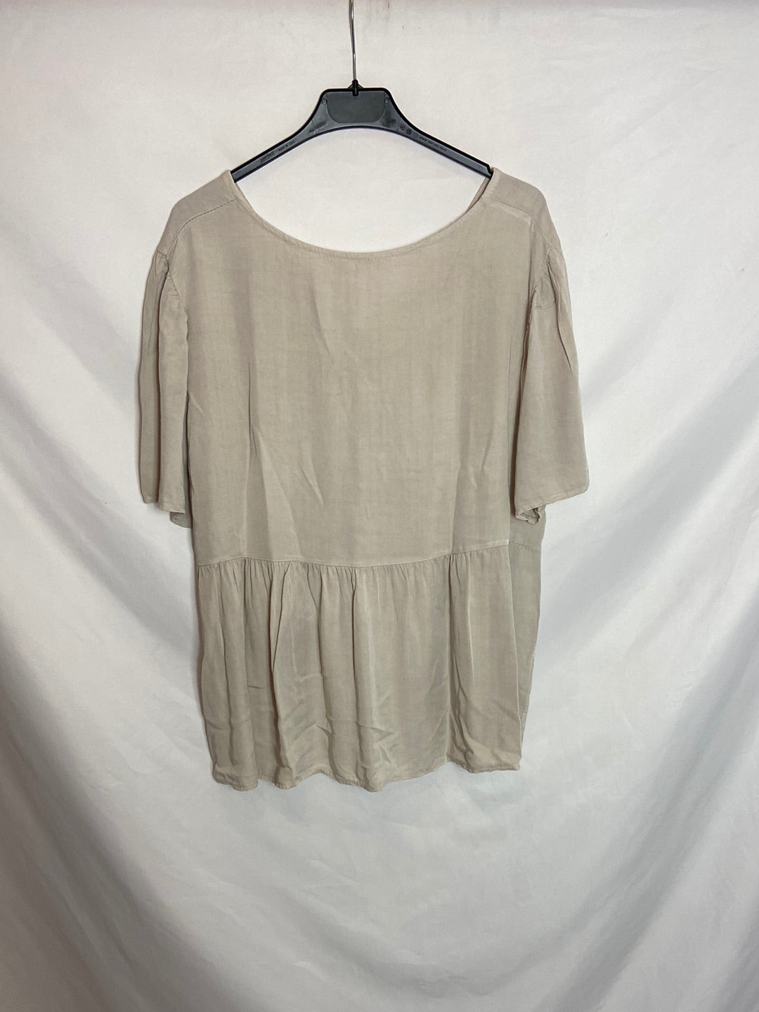 OTRAS. Blusa beige volantes TU (M)