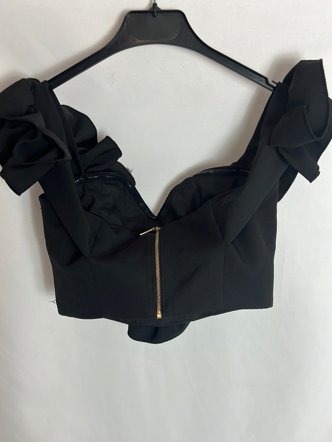 DANITY.Black crop top with ruffles Ts