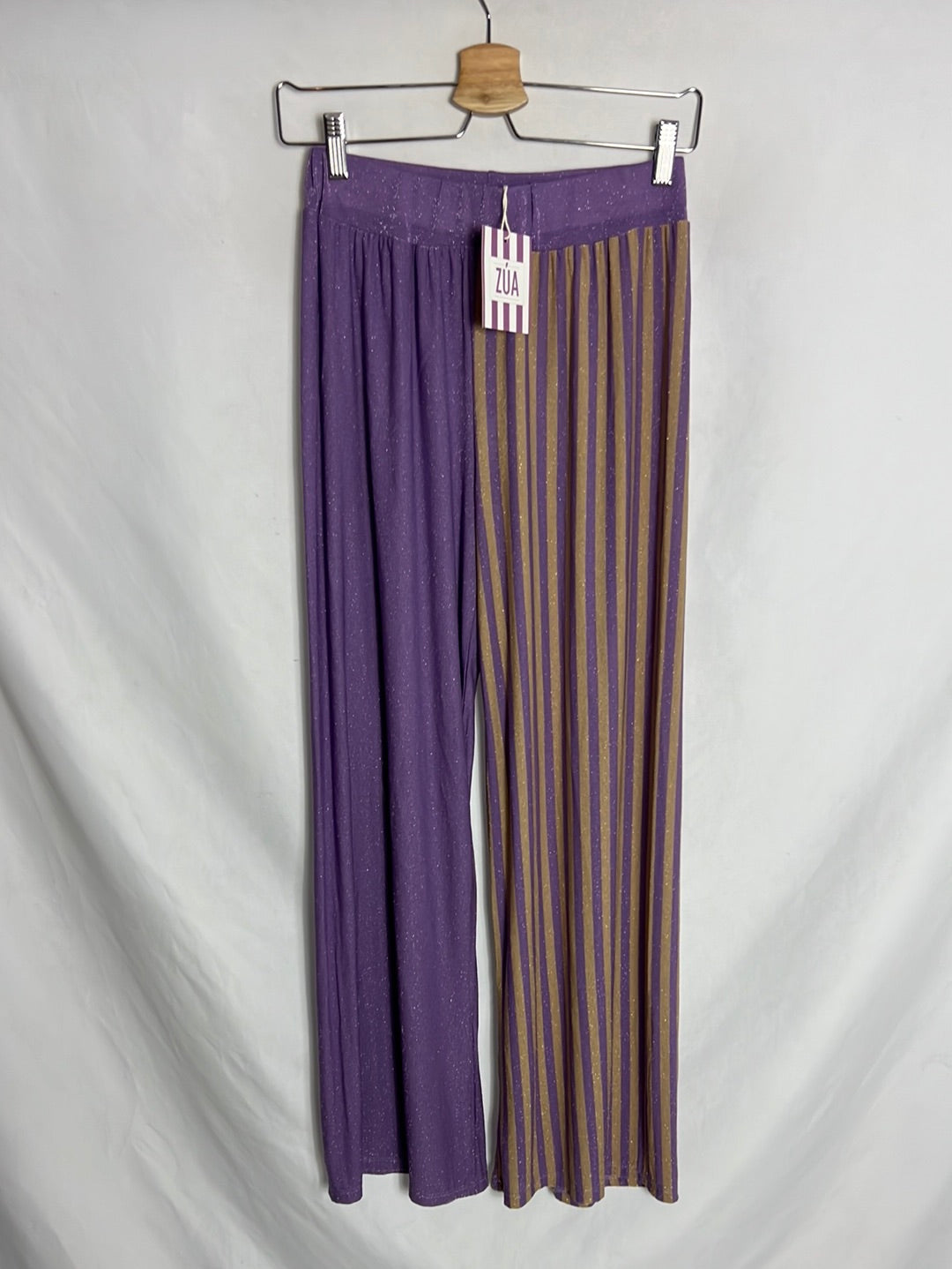 ZUA. Pantalón morado rayas fluido. TU (S)