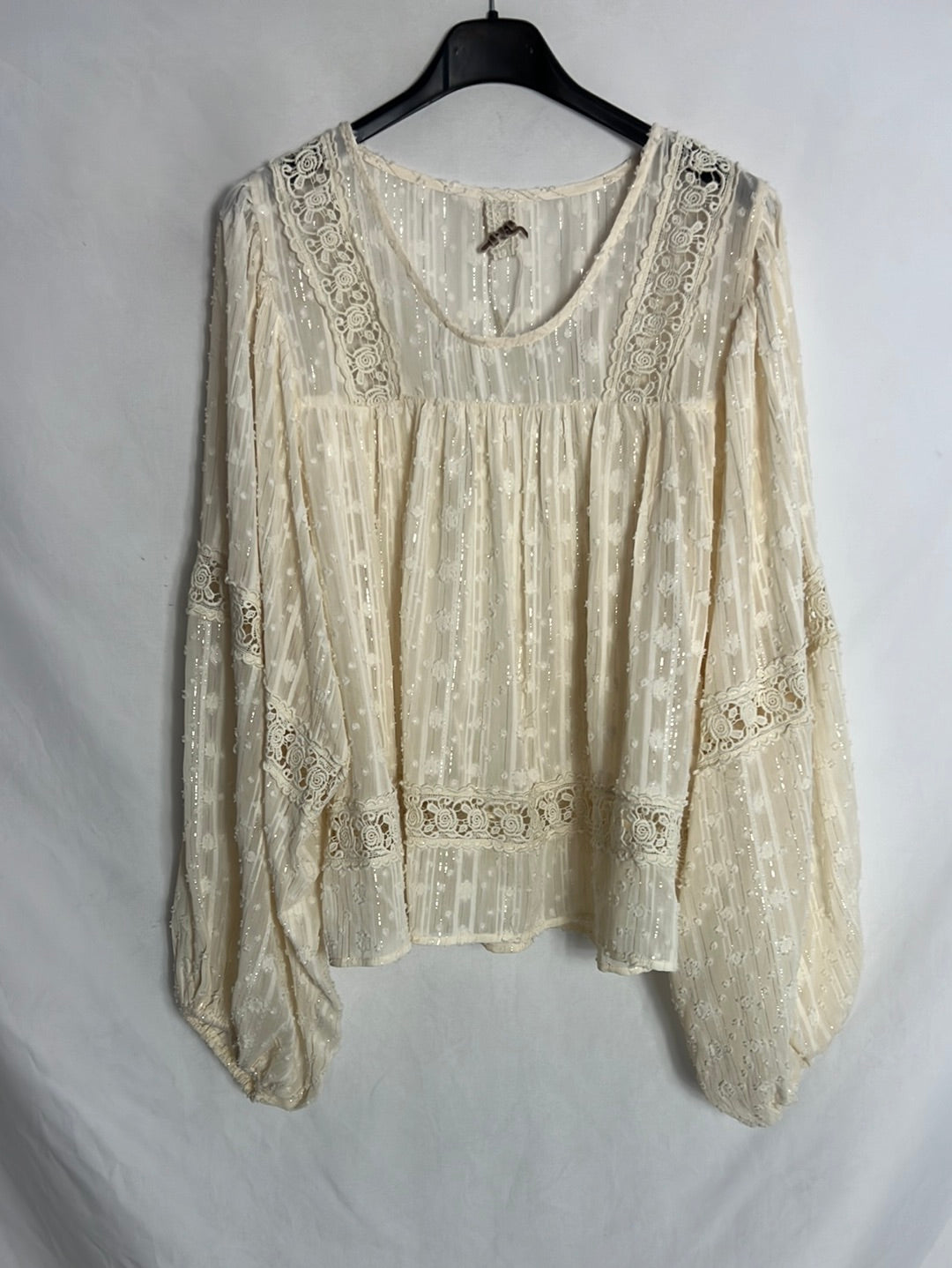 NEKANE. Blusa beige vaporosa crochet. T S