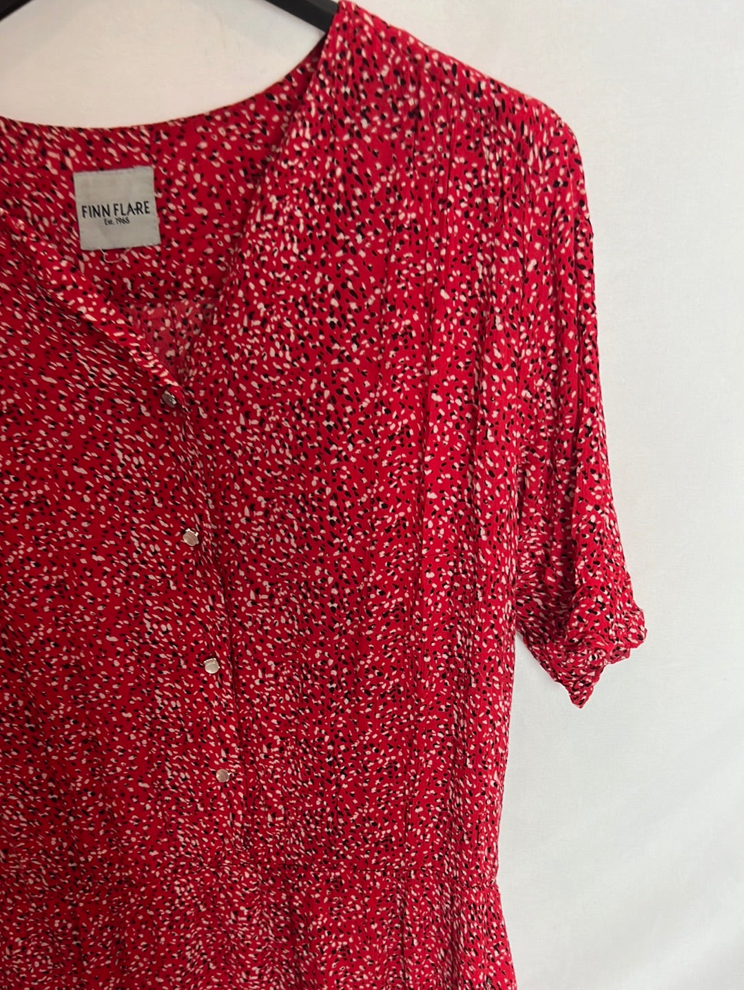 FINN FLARE. Vestido midi rojo estampado. T.M