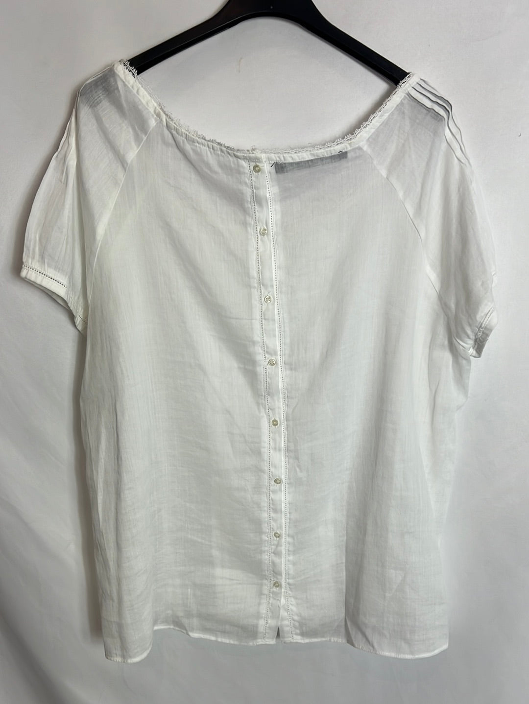 ZARA. Linen top with lace detail. Size XL
