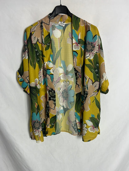 BETA. Kimono mostaza estampado flores. TU (M)