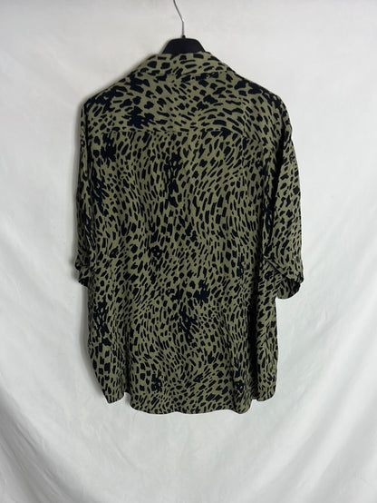 ZARA. Blusa verde estampada manga corta. T M