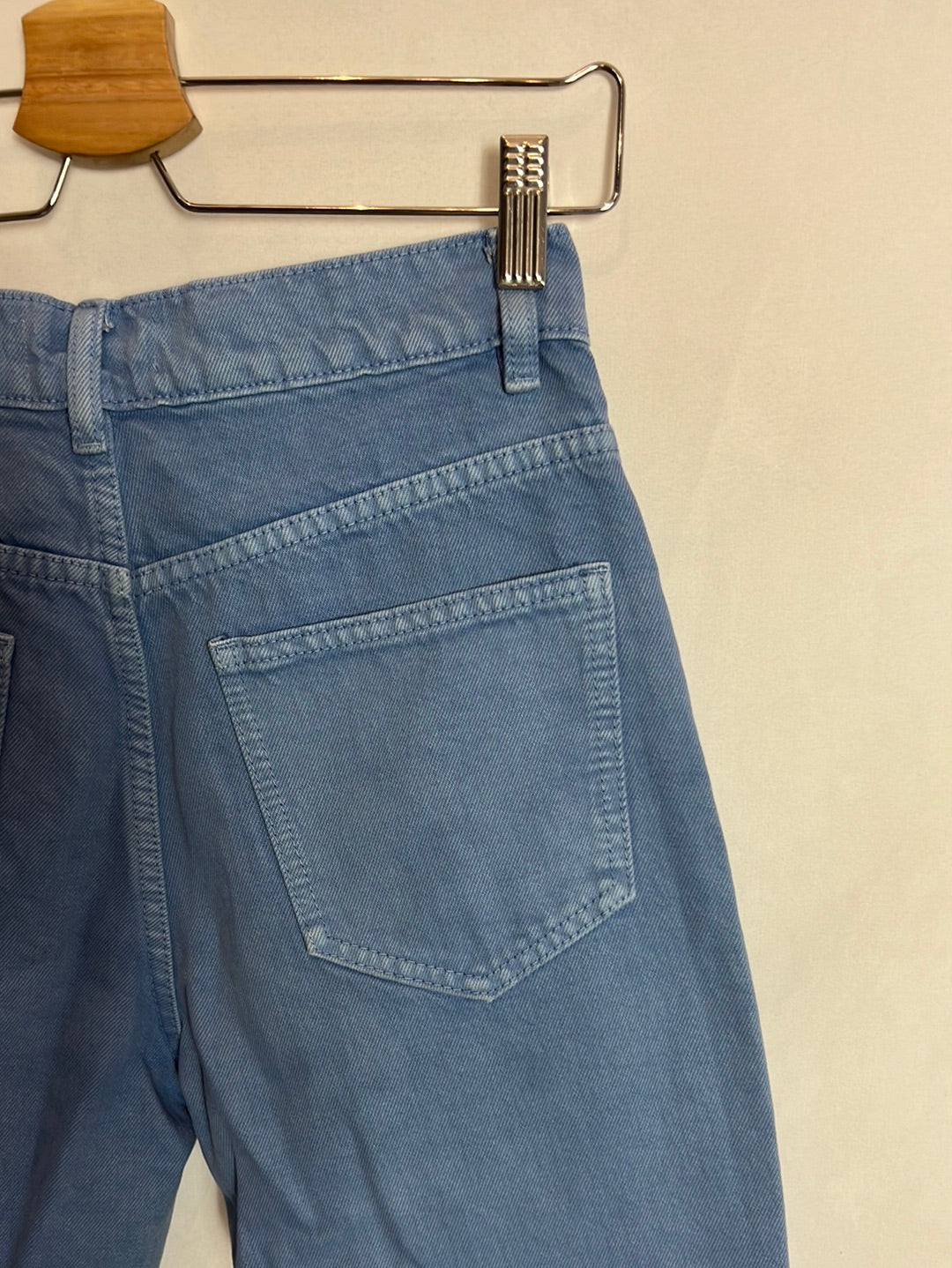 ZARA. Denim rectos azules abotonados. T 36