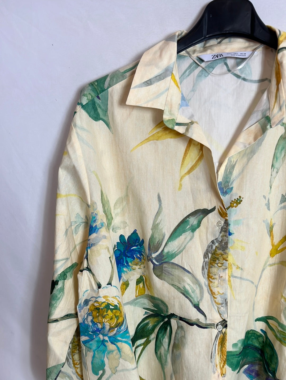 ZARA. Camisa amarilla estampada flores. T L