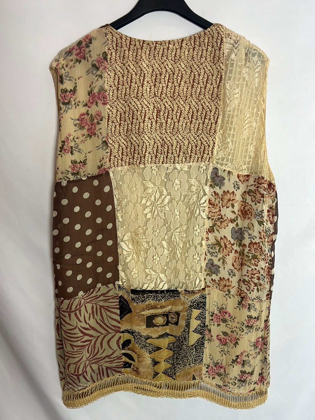 LITTLE BUDDHA. Textured print vest. TM