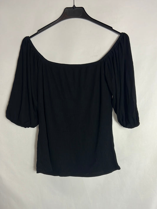 OTHERS. Ribbed off-the-shoulder top. TS
