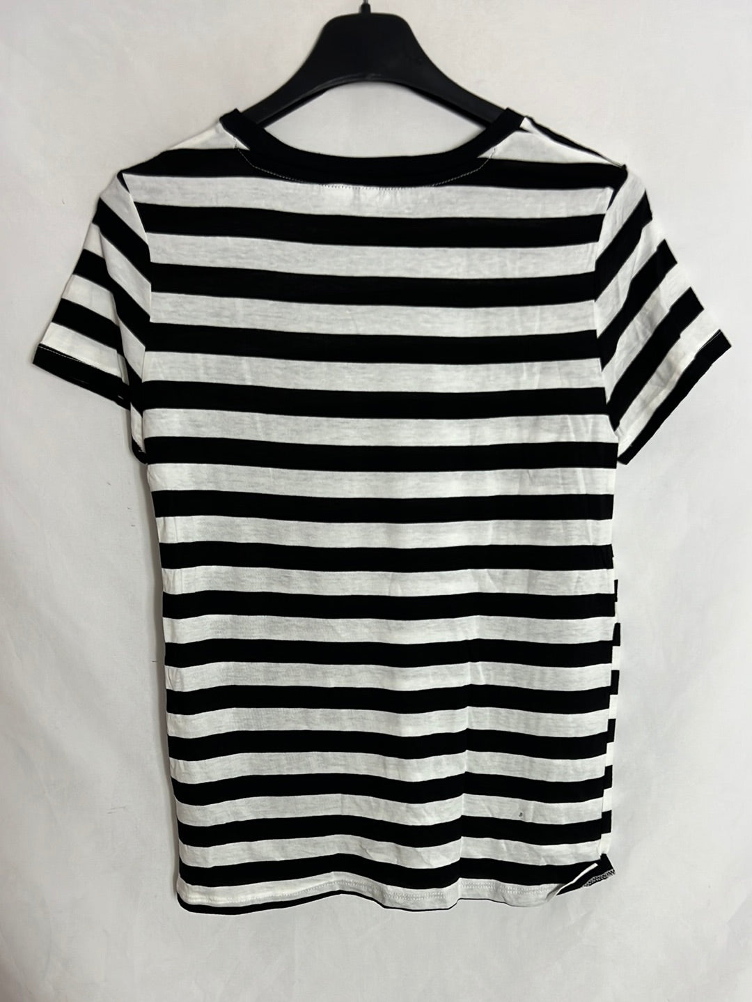 H&M. Camiseta rayas blancas y negras. T M