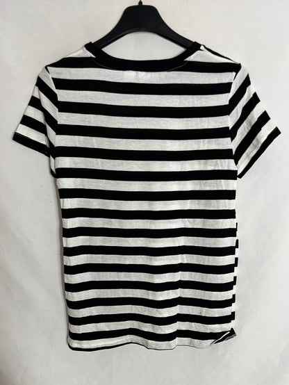 H&M. Camiseta rayas blancas y negras. T M
