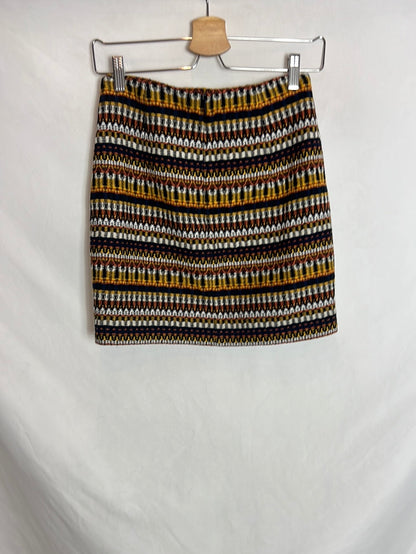 MANGO.Falda corta bordada T.36