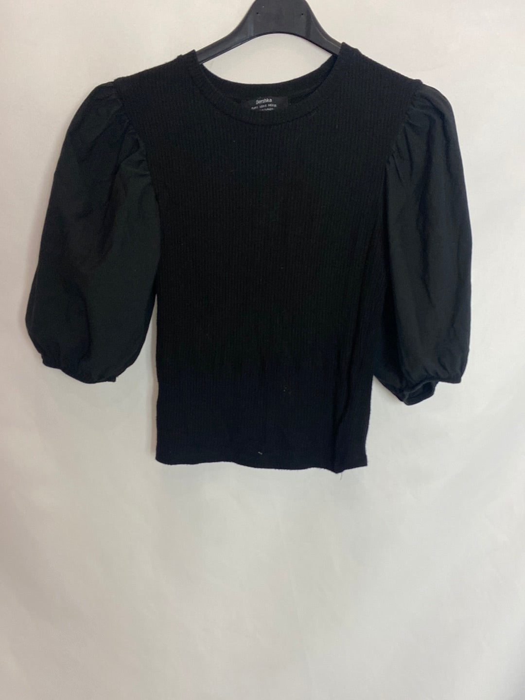 BERSHKA. Top Negro mangas farol T.S