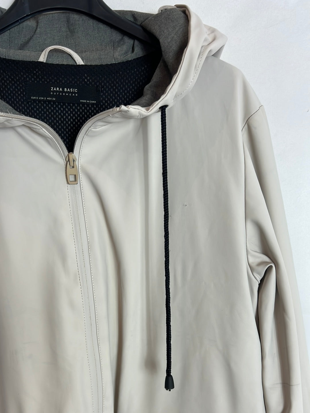 ZARA. Chubasquero beige impermeable T.s (TARA)
