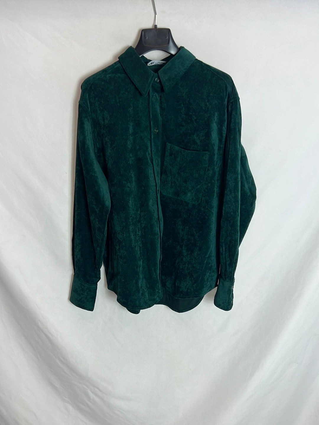 ZARA. Camisa botones textura verde. T.M