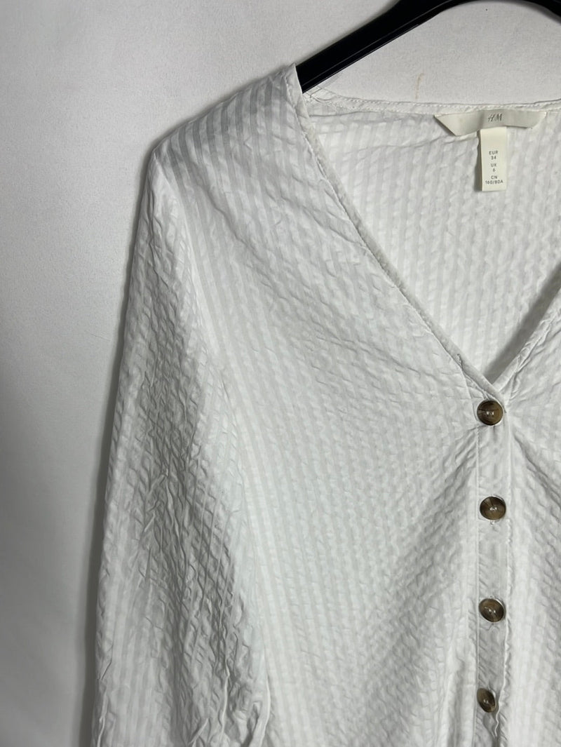 H&M. Camisa blanca. T34