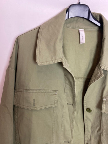 MANGO. Sobrecamisa verde algodón T.M