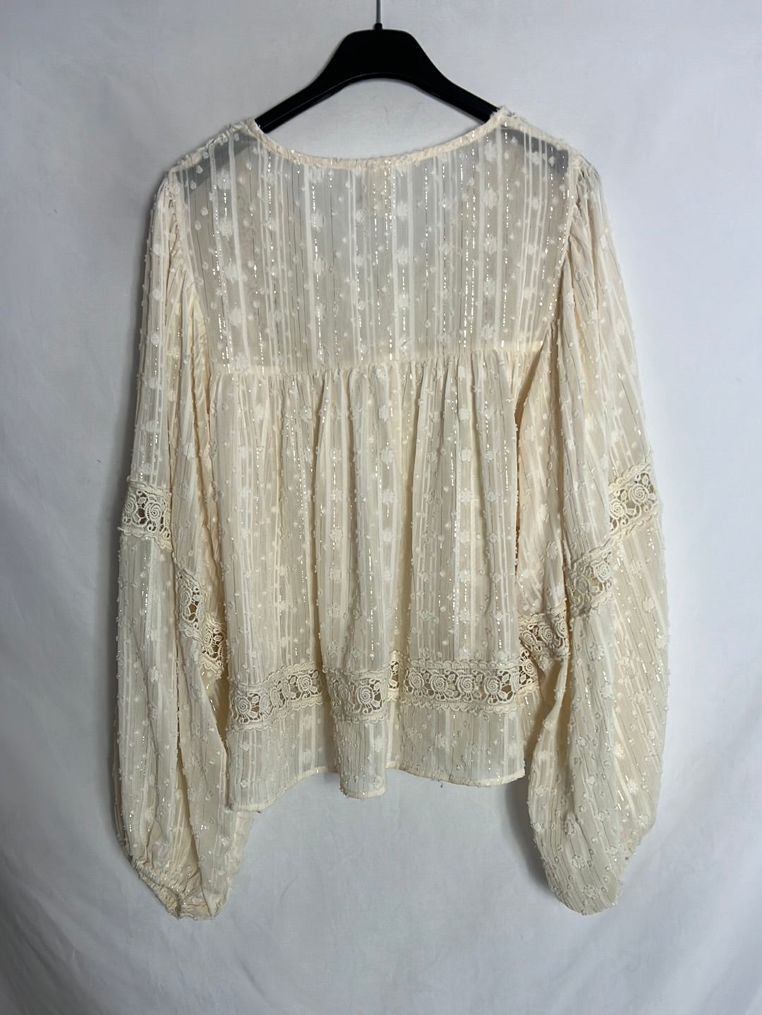 NEKANE. Blusa beige vaporosa crochet. T S