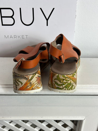 YOKONO. Orange leather sandal S.37