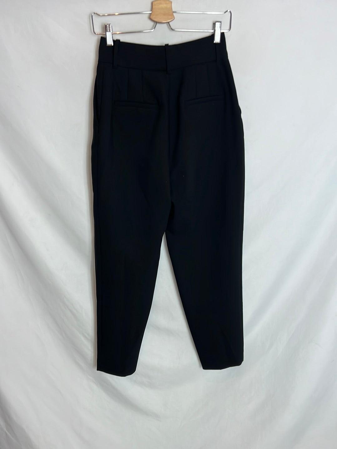 ZARA.Pantalones negros pinzas T.XS