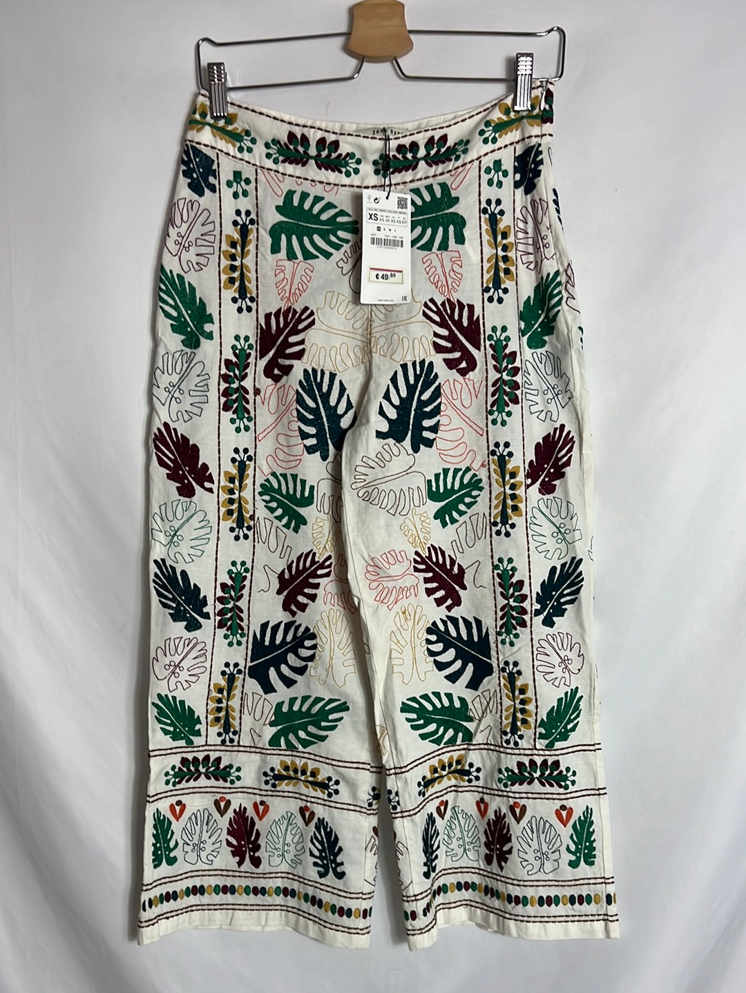 ZARA. Pantalón blanco culotte bordados. T XS