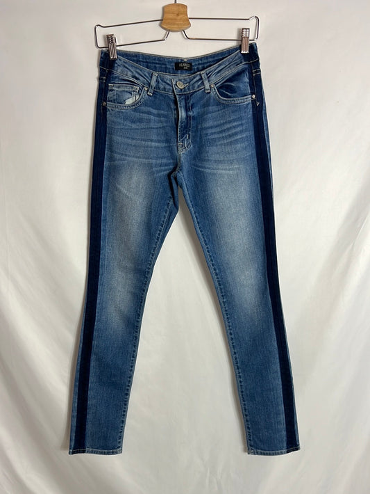 HEARTLESS JEANS. Skinny denim pants with seam detail. Size 26 (36)