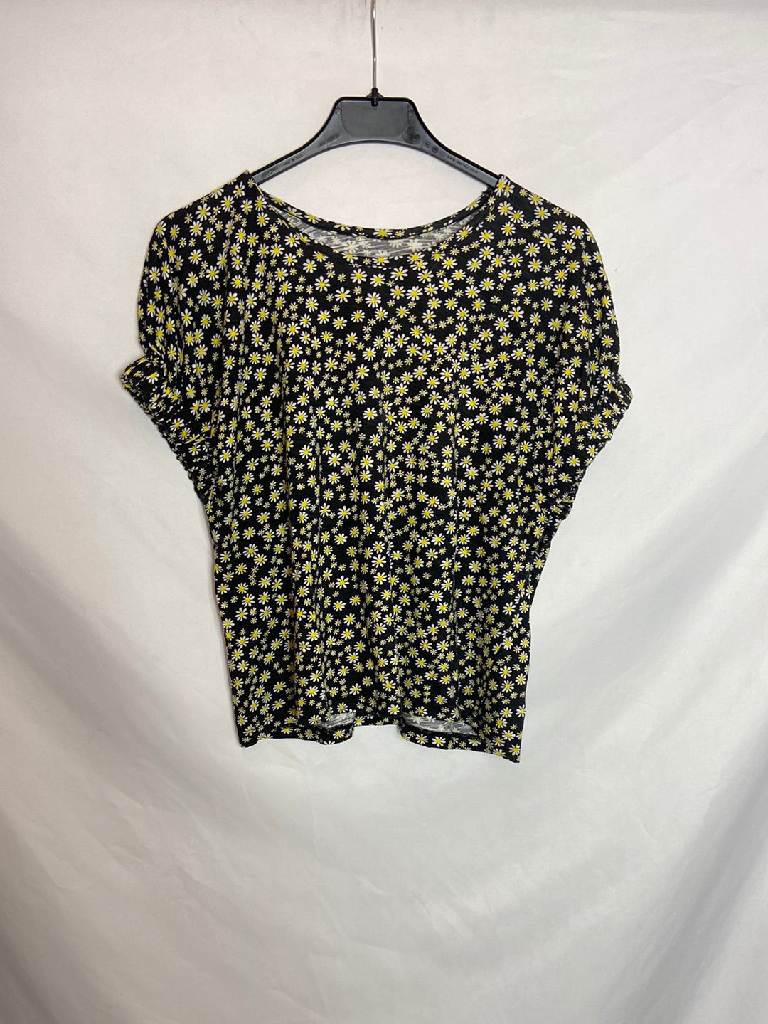 OTRAS. Camiseta negra flores TU (S)