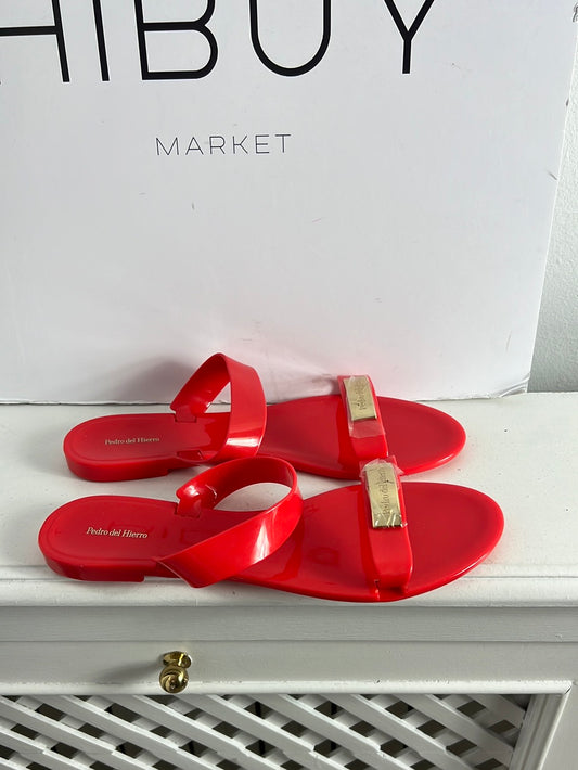 PEDRO DEL HIERRO. Sandalia plana goma roja. T L (40/41)