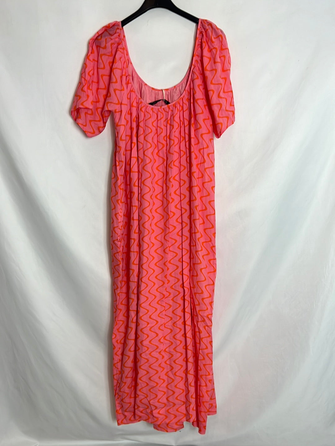 ZARA. Vestido largo rosa zig zag. T S