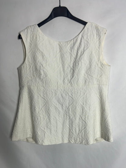 ZARA. White top with back opening. TM