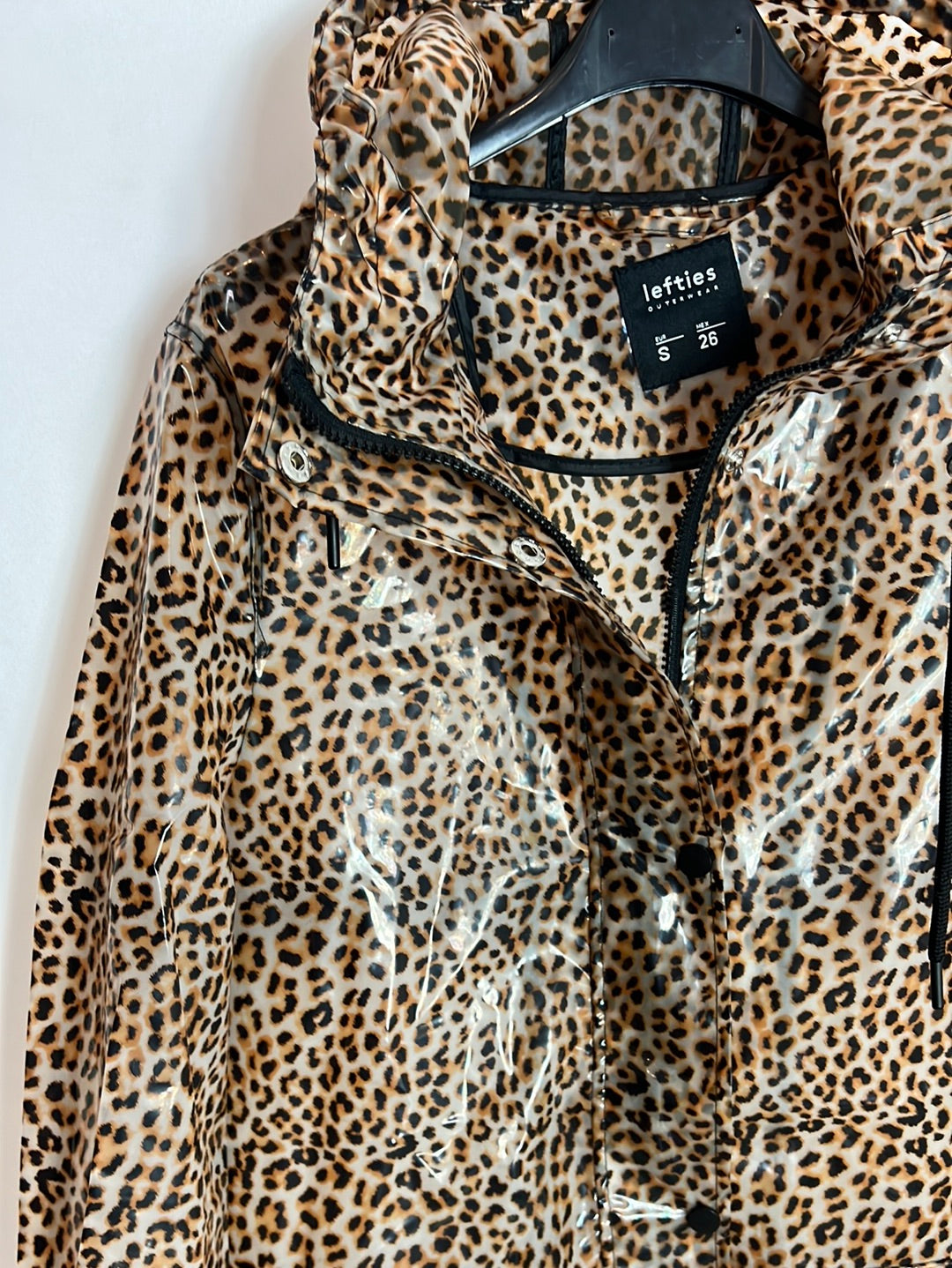 LEFTIES. Chubasquero impermeable print T.s