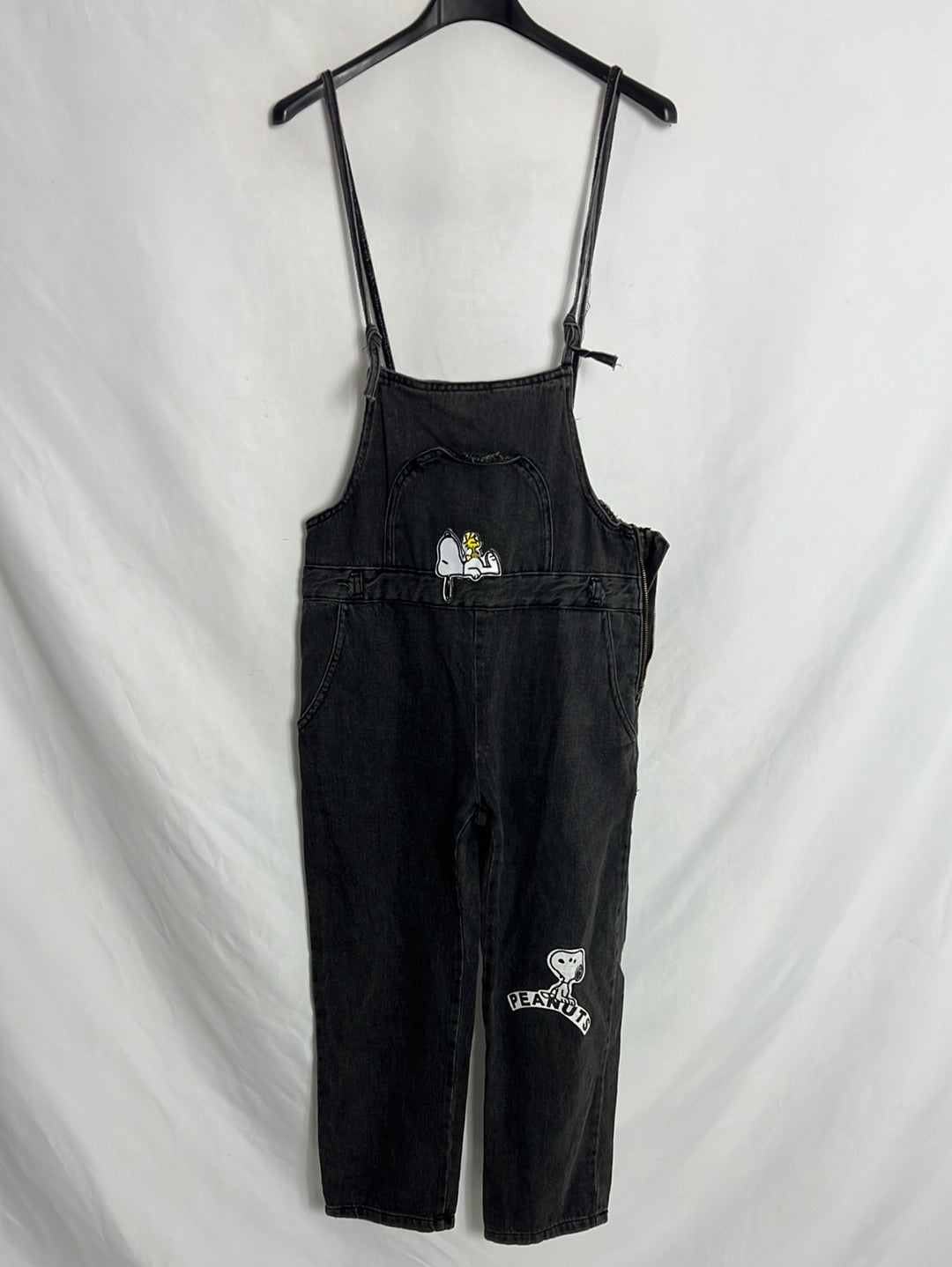 ZARA. Peto denim negro snoopy. T 11-12 años  (XS)